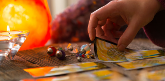 Vas zanima prihodnost? Preverite Tarot napoved.