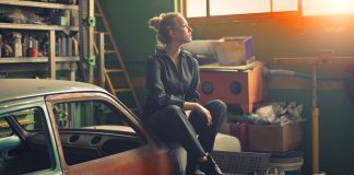 Ljubosumna hči in težave.