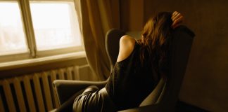 Osamljena ženska potrebuje nasvet