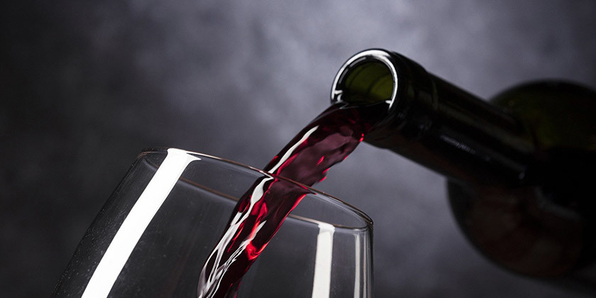Bralka Kaja se obrača po nasvet, saj ima njena mama resne težave z alkoholom