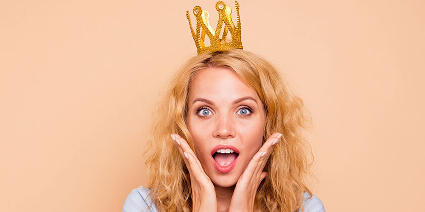 Kraljici novembra, ki sta si v marsičem zelo podobni, po drugi strani pa tako zelo različni