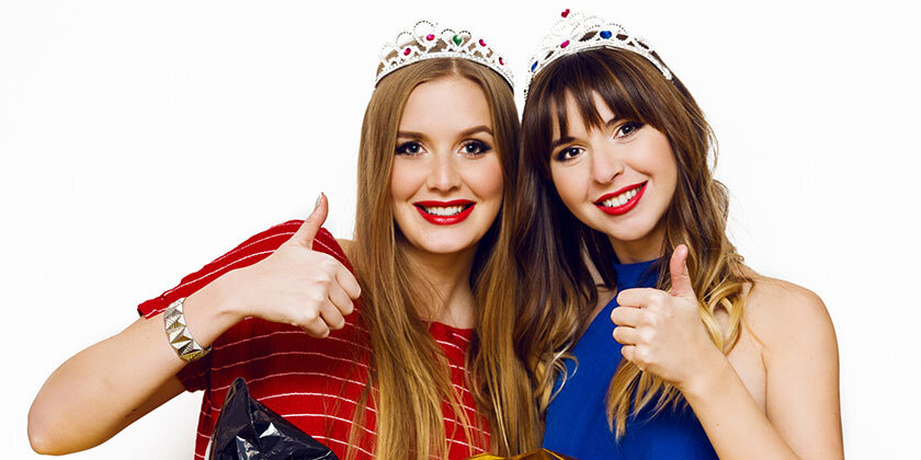 KRALJICI NOVEMBRA, PODOBNI IN HKRATI RAZLIČNI