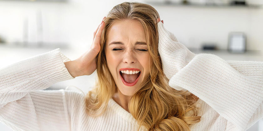 Maska nekaj prikriva. Svetu kažemo fasado, s katero slepimo prijatelje in sovražnike, sebe in tudi druge.